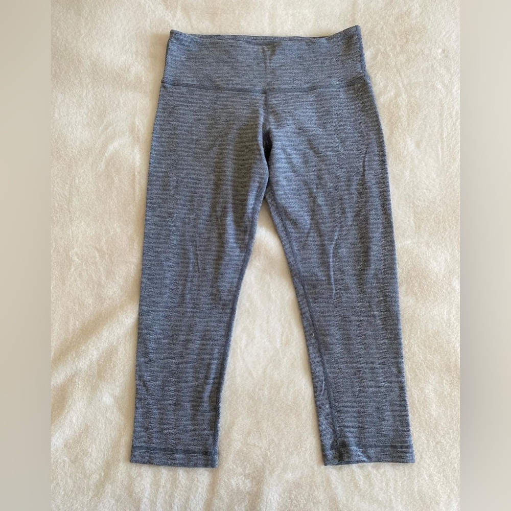 Lululemon Athletica crop leggings | size 8 | athleisure | good used condition